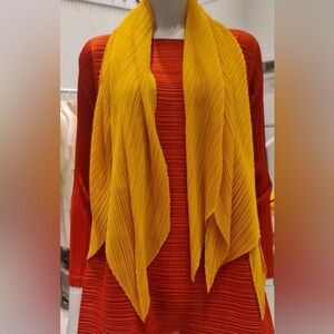 PLEATS PLEASE ISSEY MIYAKE Mustard Color Like New